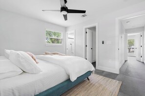 1 bedroom, iron/ironing board, free WiFi - Modern 3BR • Sleeps 6 • DT | SXSW | MotoGP | COTA (Austin)