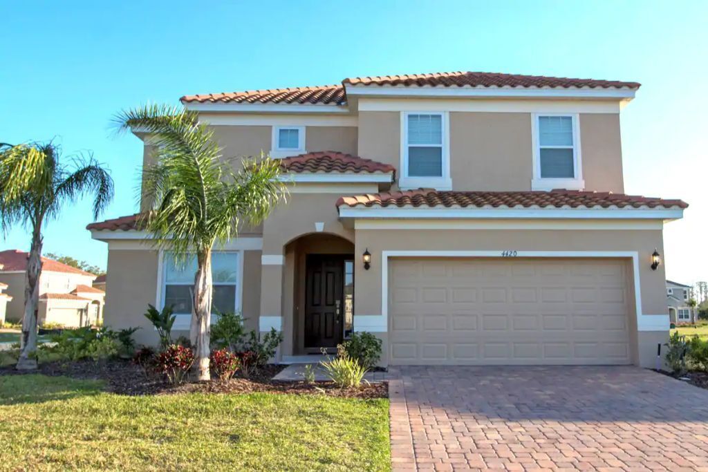 Luxury Home ★ Private Pool ★ 8 Bed / 6 Bath