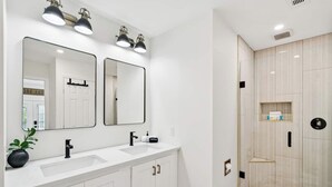 Shower, hair dryer, towels, soap - Charming Upscale Beach House Suite - Cozy Coop (Mount Pleasant)