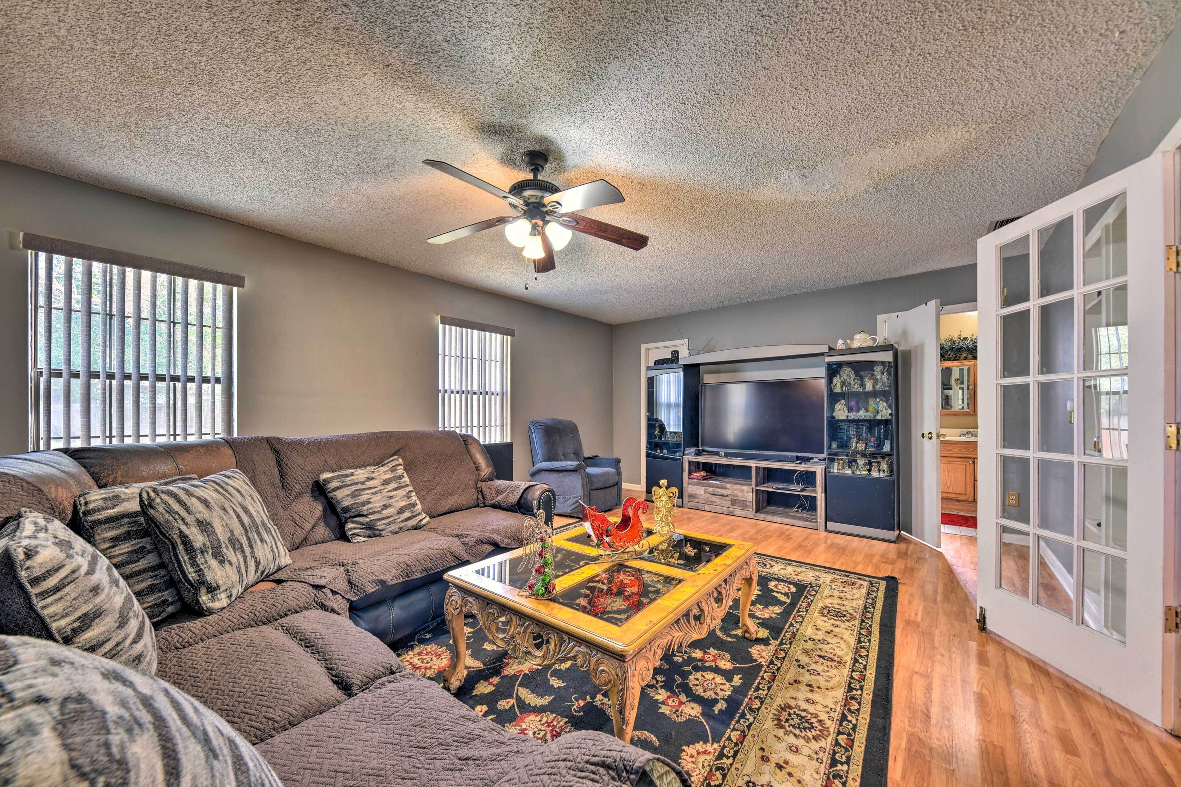 Cozy Jacksonville Home w/ Yard ~ 8 Mi to Dtwn