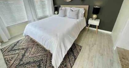 Prime Location! 5min to the Beach/Cruises