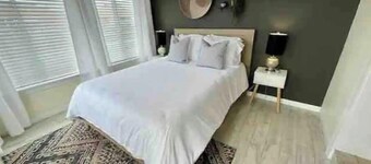 Prime Location! 5min to the Beach/Cruises