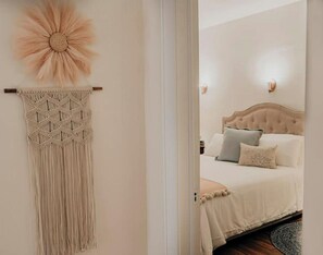 3 habitaciones, tabla de planchar con plancha, wifi y ropa de cama 