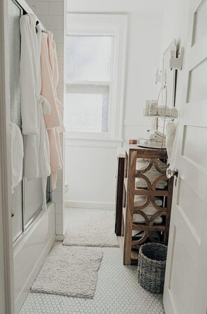 3 chambres, fer et planche à repasser, Wi-Fi, literie fournie