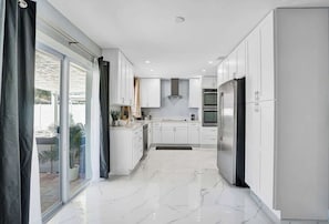 Coffee/tea maker, fridge, microwave, oven