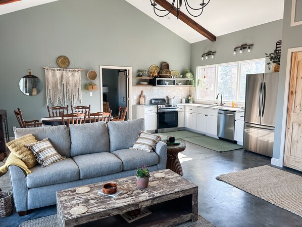 Living area - NEW J&K's house #2 just mins from DeGray Lake! (Bismarck)