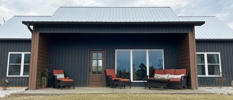 المنشأة من الخارج