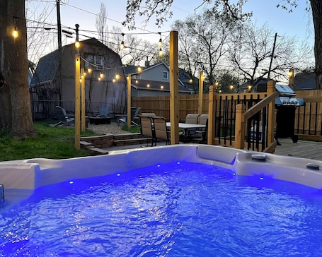 Outdoor spa tub. The CORN CRIB: Spa - Game Room - BBQ - Office - DOWNTOWN - Sleeps 14