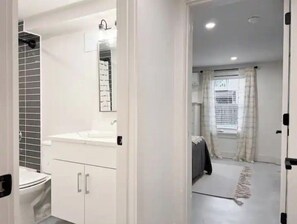Combined shower/bathtub - Luxury Sea Cabin Guest Suite - Across from Beach (Folly Beach)