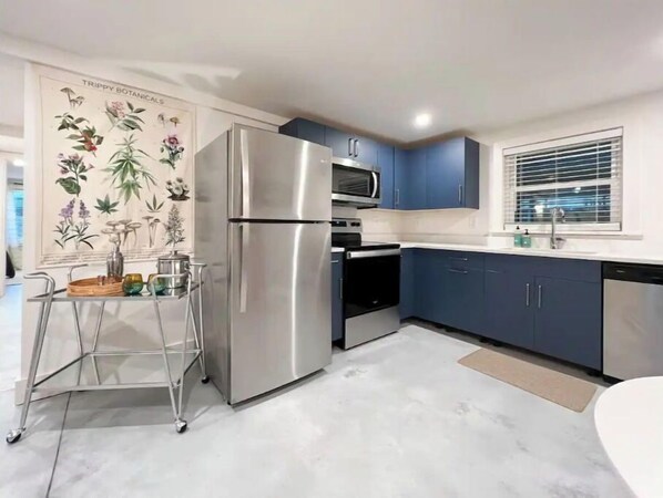 Batterie de cuisine, vaisselle et ustensiles