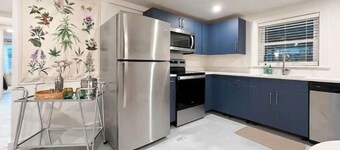 Luxury Sea Cabin Guest Suite - Across from Beach