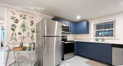 Luxury Sea Cabin Guest Suite - Across from Beach