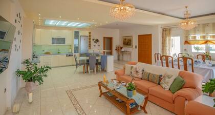 Detached housein sunny Ierapetra,five minutesfrom the sea