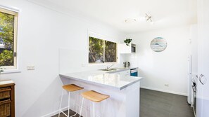 Kylskåp, mikrovågsugn, ugn och spishäll