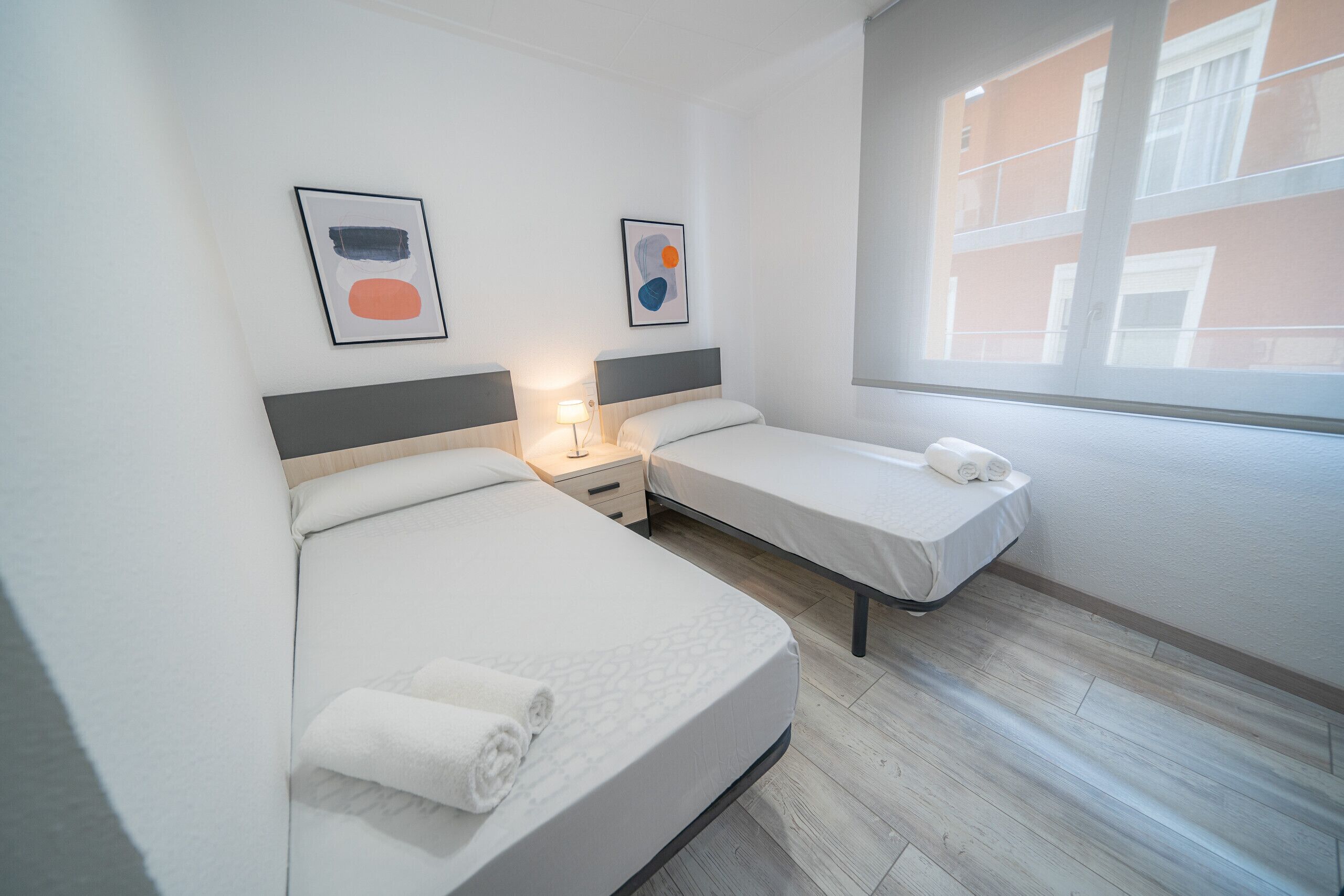 2 slaapkamers, een strijkplank/strijkijzer, gratis wifi, beddengoed