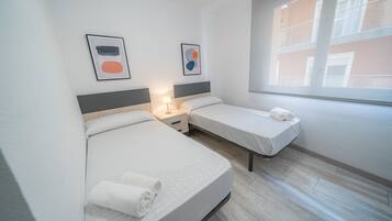 2 slaapkamers, een strijkplank/strijkijzer, gratis wifi, beddengoed