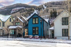 Exterior - Casa Azul: Historic home w/ modern remodel! (Telluride)