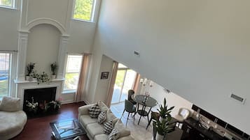 Een smart-tv en een kantoor