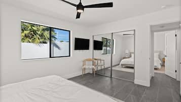 5 bedrooms, desk, iron/ironing board, free WiFi