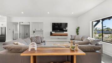 TV, fireplace, offices