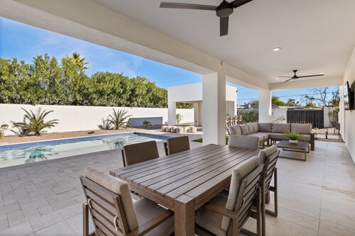 Luxury Resort—Heated Pool, Spa & Putting Green