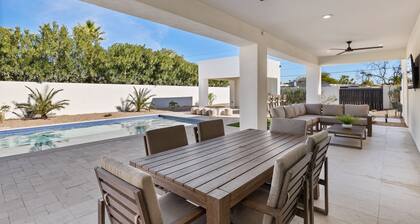 Luxury Resort—Heated Pool, Spa & Putting Green