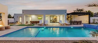 Luxury Resort—Heated Pool, Spa & Putting Green