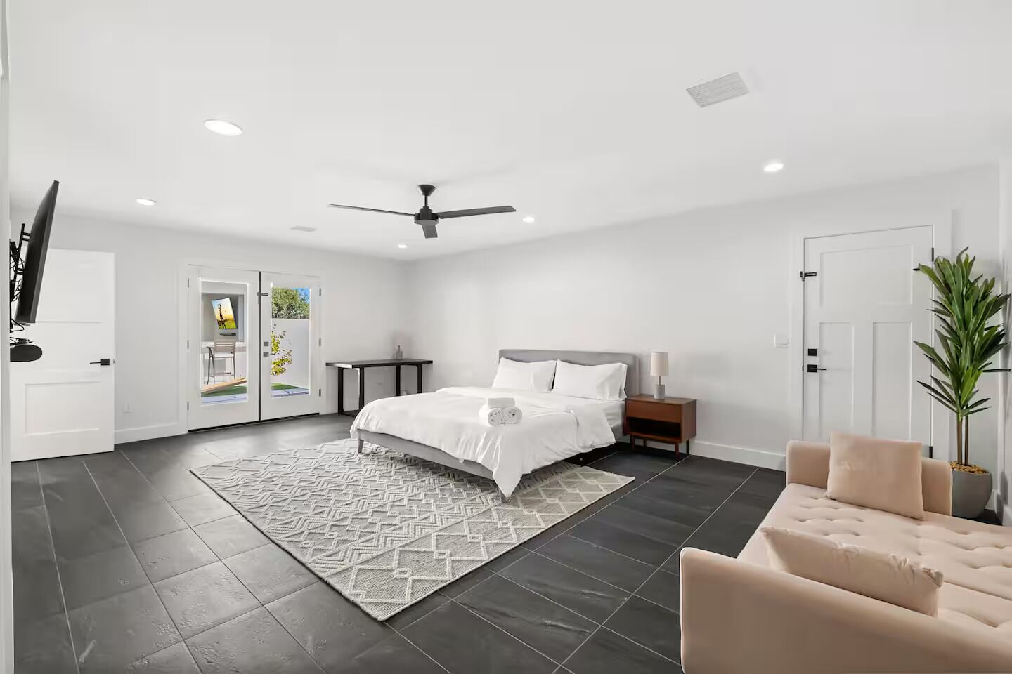 5 間睡房、熨斗/熨衫板、可攜式嬰兒床、免費 Wi-Fi