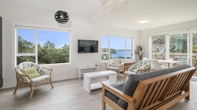 Pohutukawa Paradise - Martins Bay Holiday Home