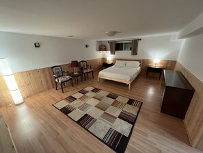 5 bedrooms, desk, free WiFi, bed sheets