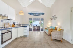 Frigorifero, forno, piano cottura, lavastoviglie