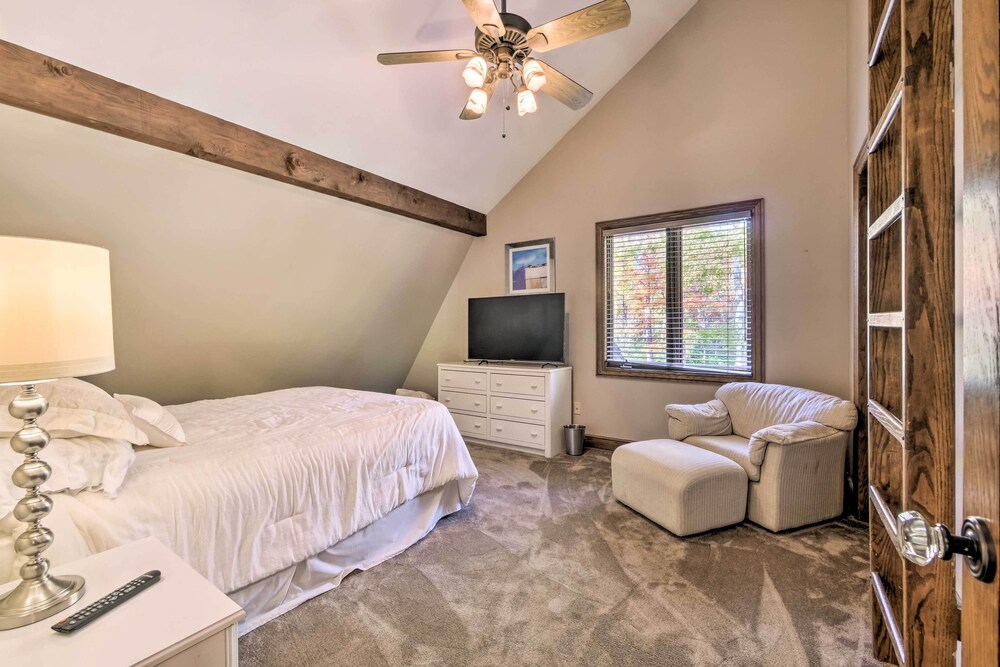 Stunning Solon Getaway 20 Mi to Cleveland! Solon Vrbo