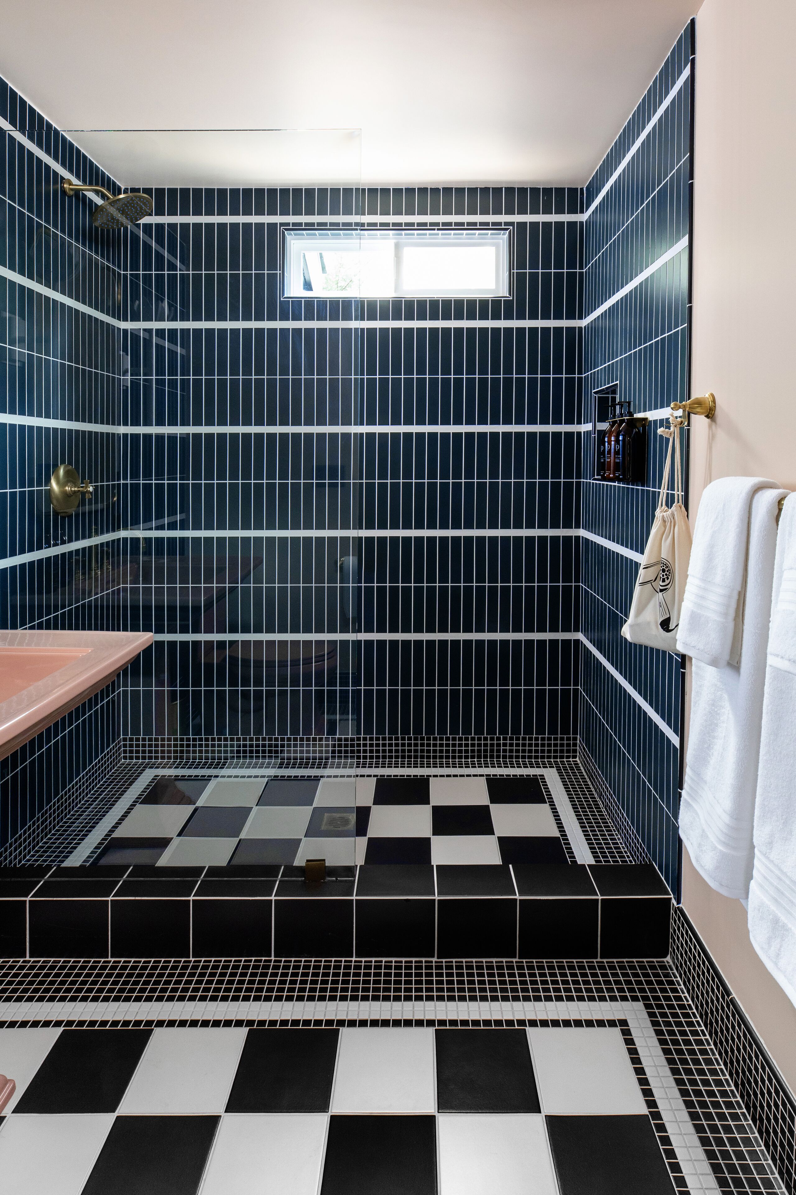 淋浴设施、吹风机、毛巾、肥皂