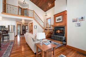 TV - Private Modern Home On The Lakeshore (Manistee)