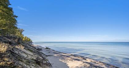 Private Modern Home On The Lakeshore