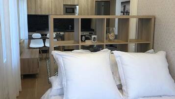 Iron/ironing board, free WiFi, bed sheets