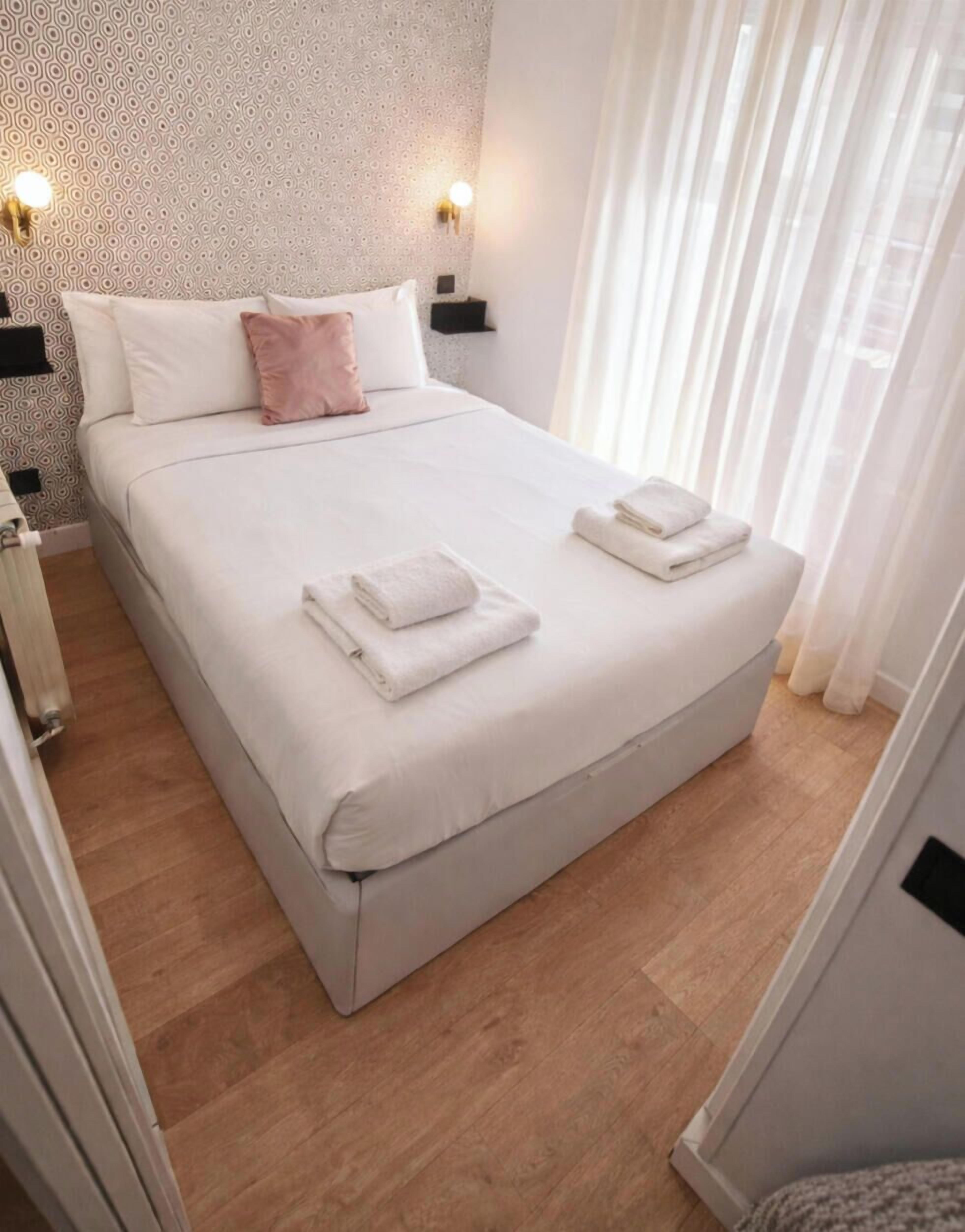 Een strijkplank/strijkijzer, gratis wifi, beddengoed