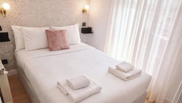 Een strijkplank/strijkijzer, gratis wifi, beddengoed