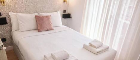 Iron/ironing board, free WiFi, bed sheets