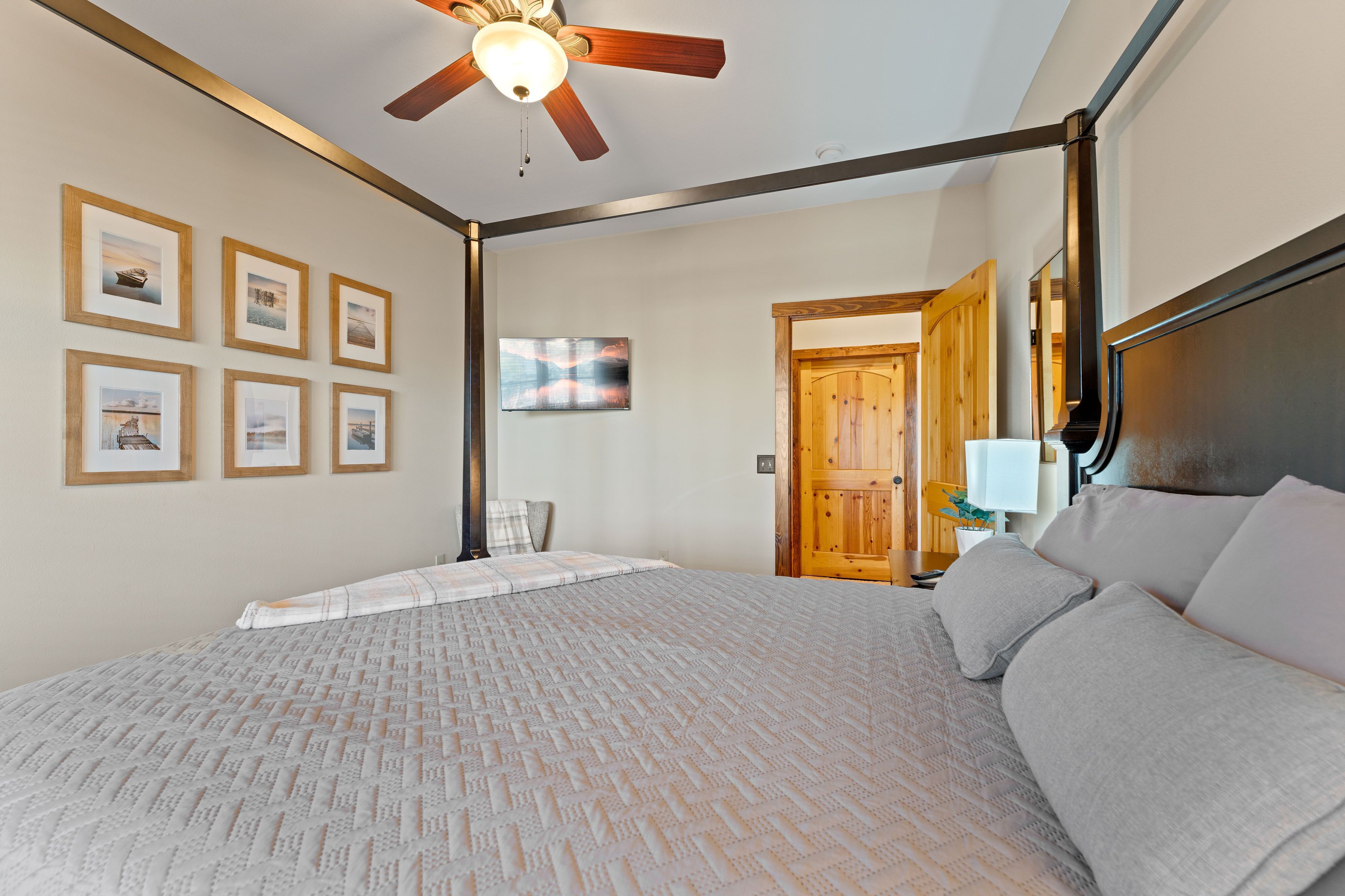 3 bedrooms, desk, travel cot, WiFi