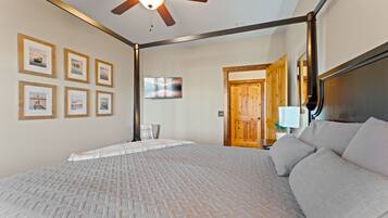 3 bedrooms, desk, travel cot, WiFi