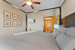 3 bedrooms, desk, travel crib, WiFi
