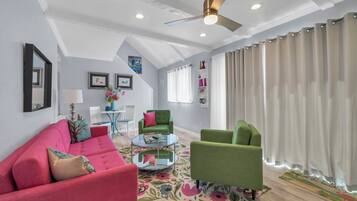 TV connectée, cheminée, lecteur de DVD