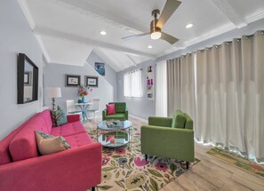 Smart TV, chimenea y reproductor de DVD