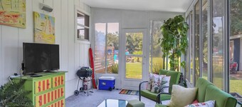 Cozy Suite w/ Private Pool minutes from Navarre Beach!