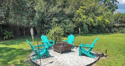 Cozy Suite w/ Private Pool minutes from Navarre Beach!