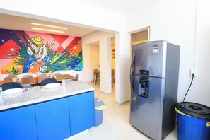 Kühlschrank, Mikrowelle