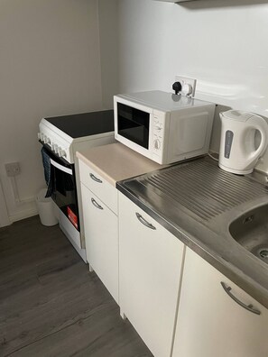 Frigorifero, microonde, freezer