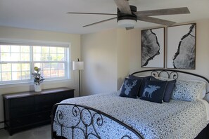 3 slaapkamers, een bureau, een strijkplank/strijkijzer, gratis wifi