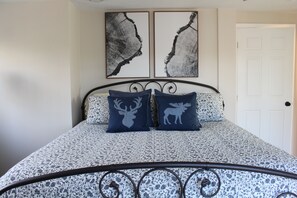 3 habitaciones, escritorio, tabla de planchar con plancha y wifi gratis 